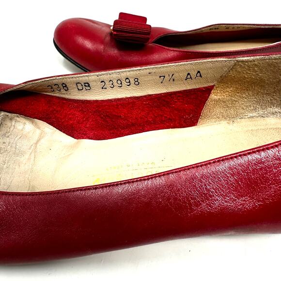 Salvatore Ferragamo Vara Bow Heels Red Narrow - Picture 9 of 15